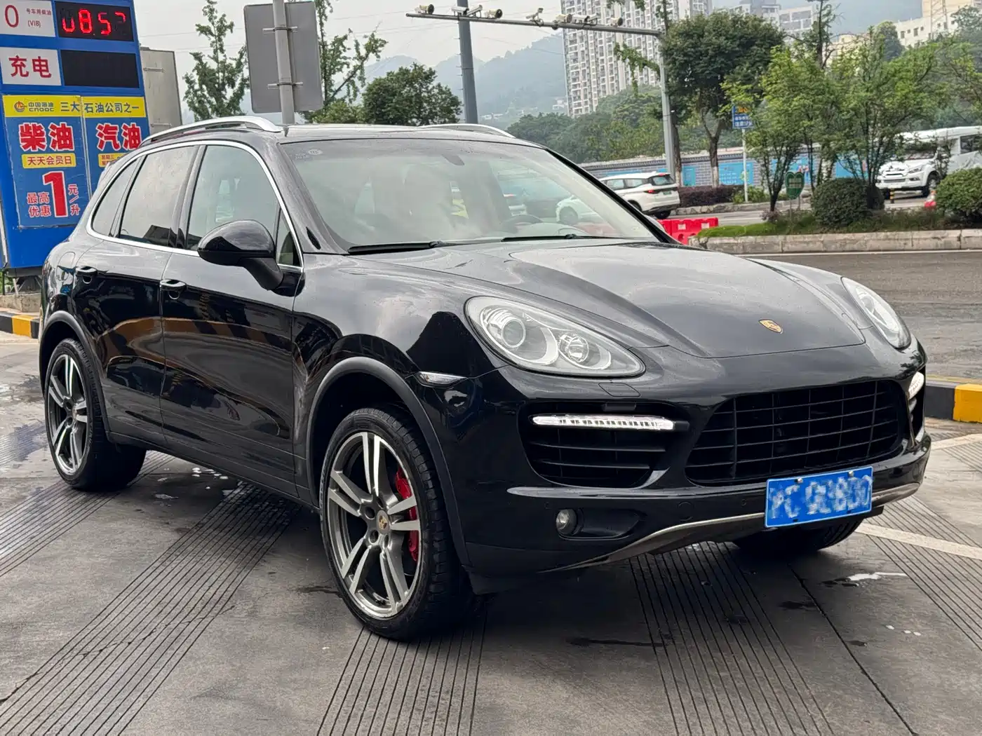Porsche Cayenne 2012 Cayenne GTS 4.8L фото 3