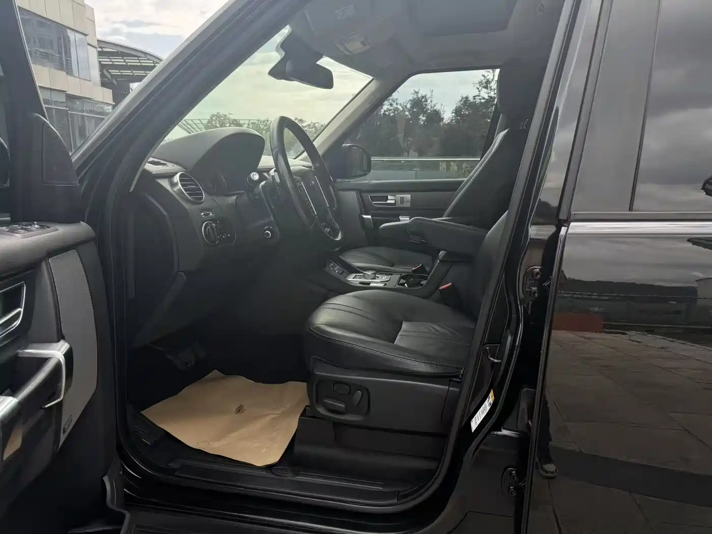 Land Rover Discovery 2016 3.0 SC Gloss Black Collector's Edition HSE фото 8