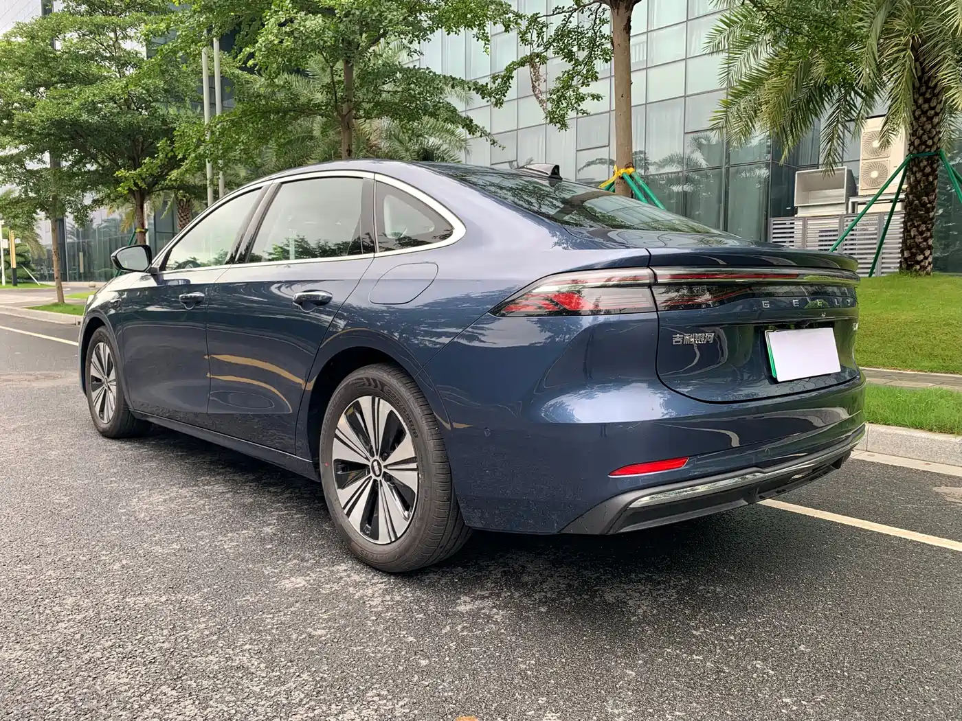 Geely Galaxy Galaxy A7 2025 EM-i 150km Explorer+ Edition фото 6