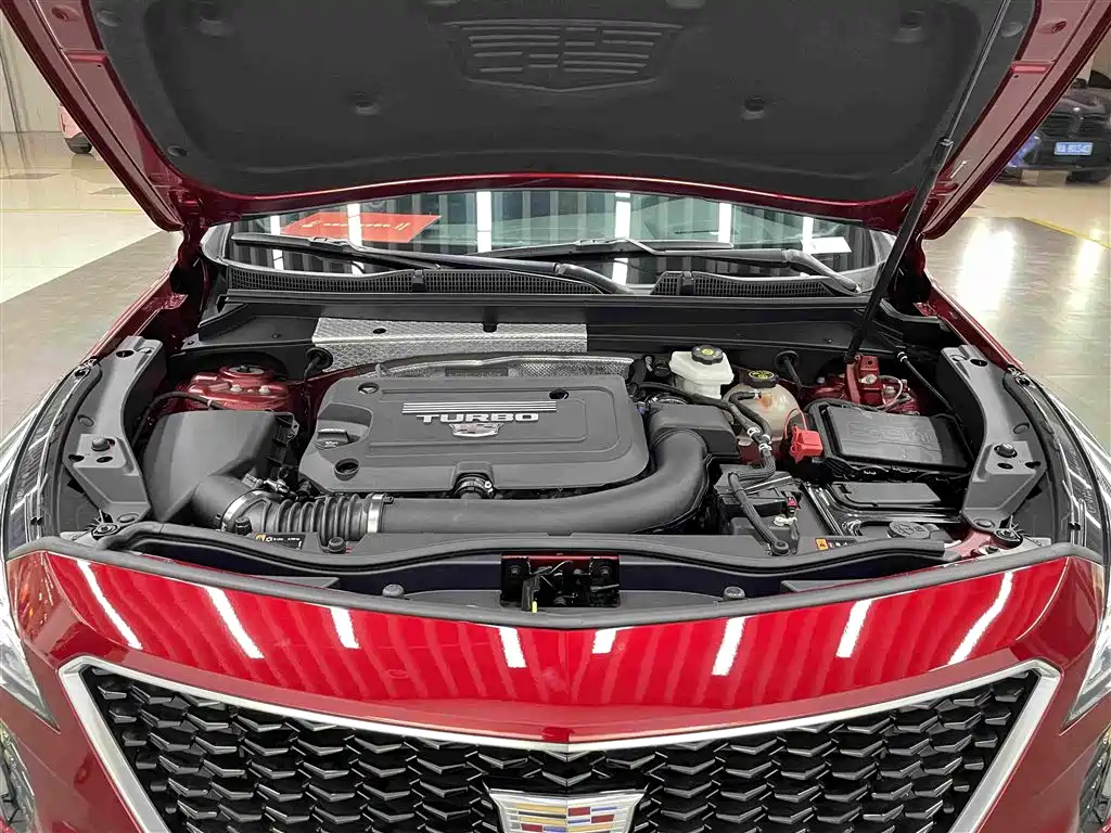 Фото 17 - Cadillac XT4
