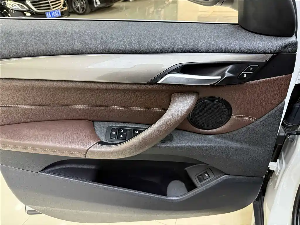 BMW X1 2019 sDrive18Li Premium Model фото 13