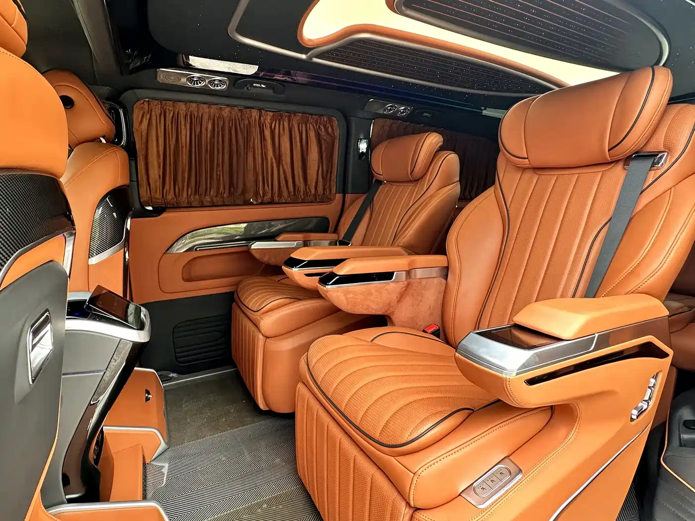 Mercedes-Benz Vito 2023 2.0T Business 7-Seater фото 5