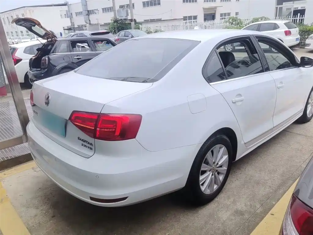 Volkswagen Sagitar 2016 230TSI 25th Anniversary Edition фото 7