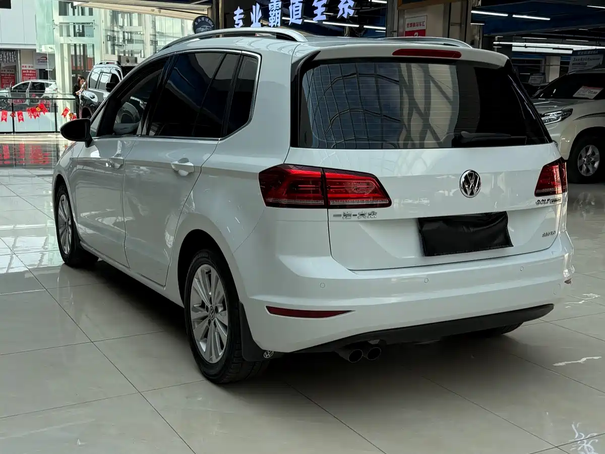 Volkswagen Golf Sportsvan 2016 230TSI Automatic Progressive фото 16