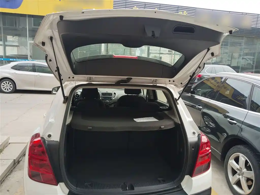 Chevrolet Trax 2016 1.4T Automatic 2WD Comfort Sunroof Edition фото 15