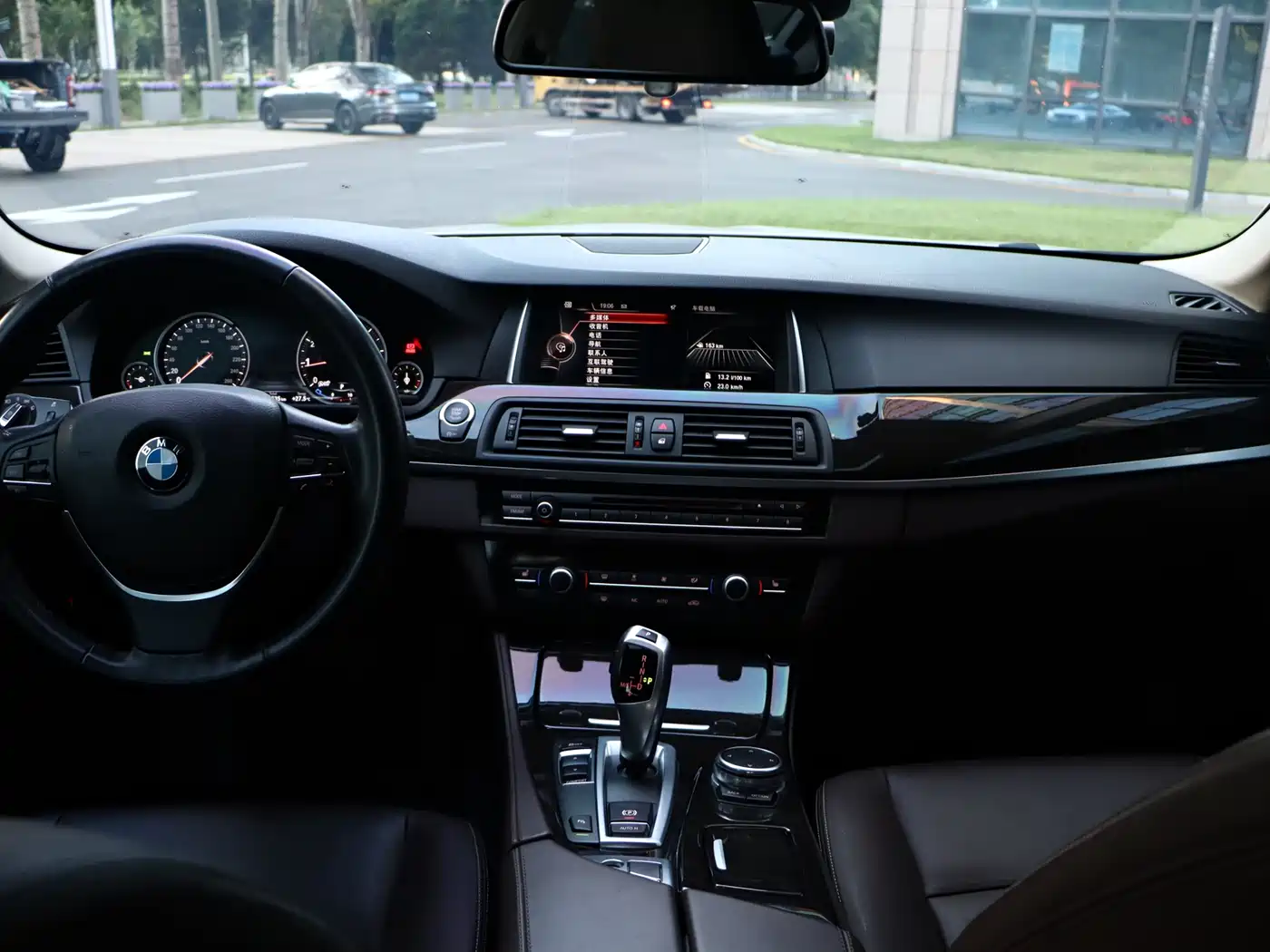 BMW 5 Series 2017 525Li Luxury Design Package фото 11