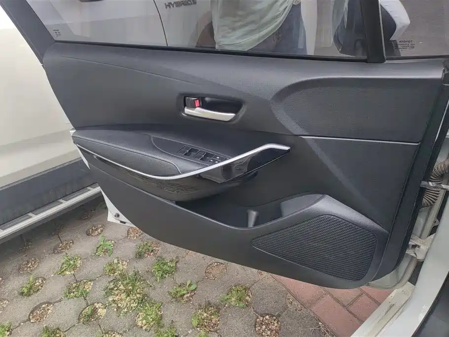 Toyota Corolla 2022 Hybrid 1.8L E-CVT Pioneer Edition фото 7