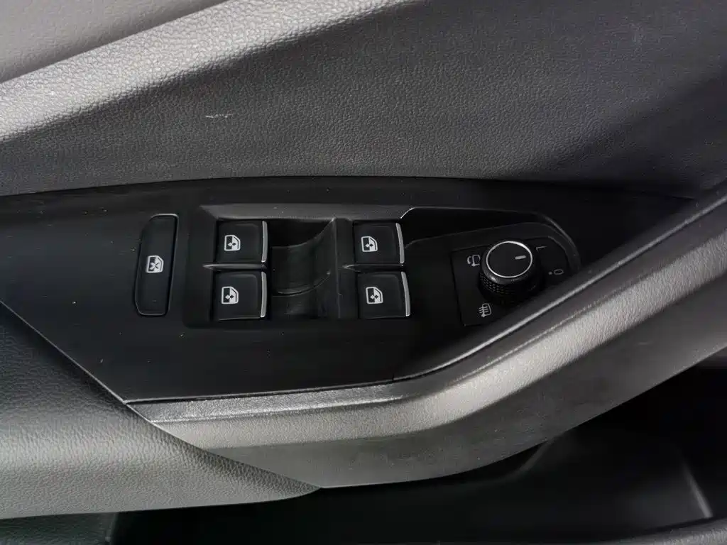 Фото 9 - Volkswagen Sagitar
