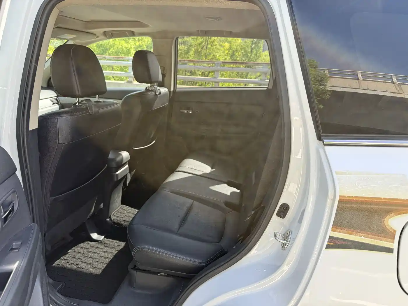 Mitsubishi Outlander (Import) 2013 2.4L 4WD Luxury Navigation 5-seater фото 5
