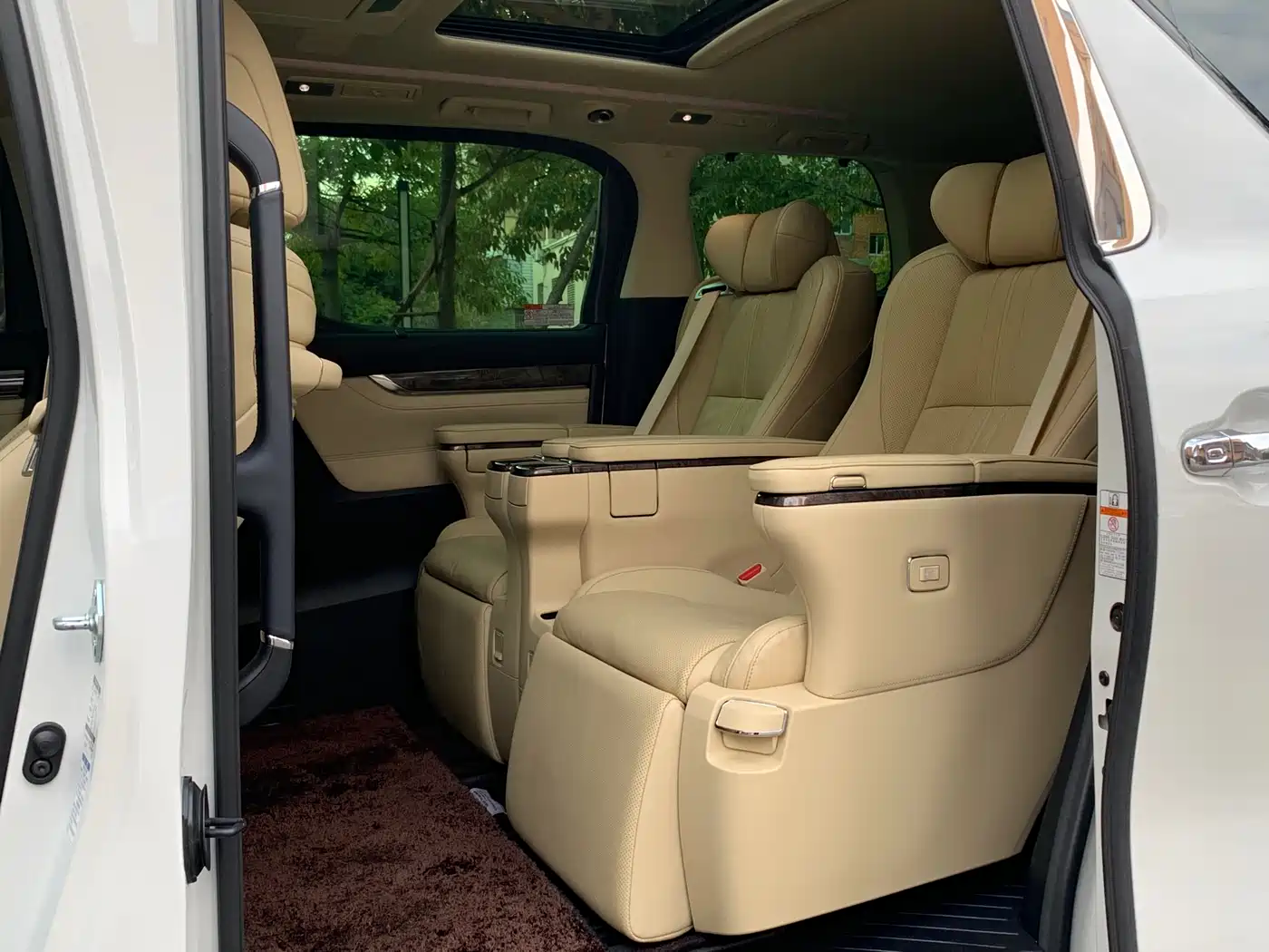 Toyota Alphard 2021 Hybrid 2.5L Premium фото 9