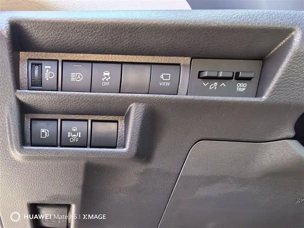Toyota Granvia 2024 2.5L Hybrid Premium PLUS фото 12