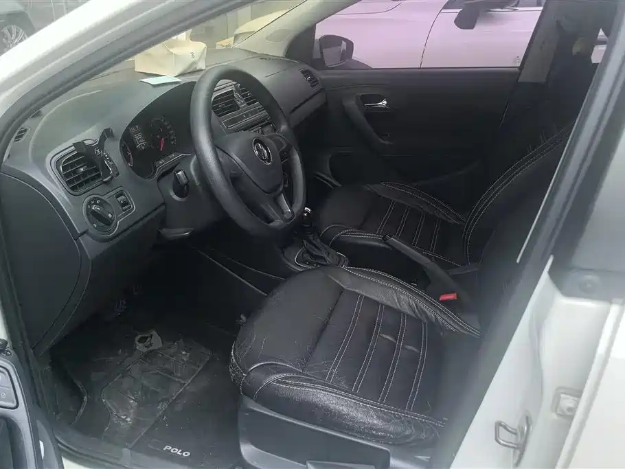 Volkswagen Polo 2016 1.4L Automatic Trend фото 8