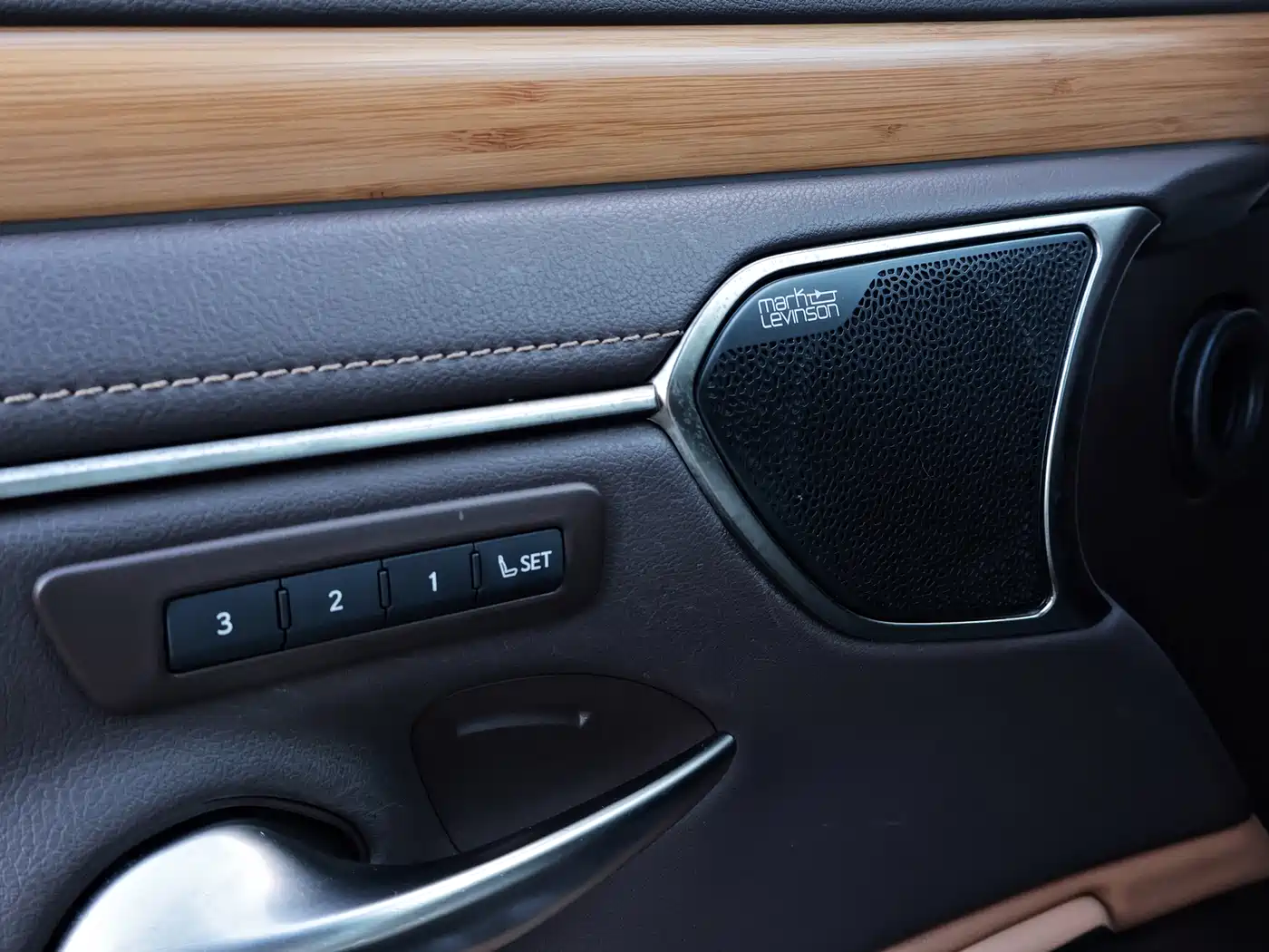 Lexus ES 2020 Model 300h Executive Edition фото 11
