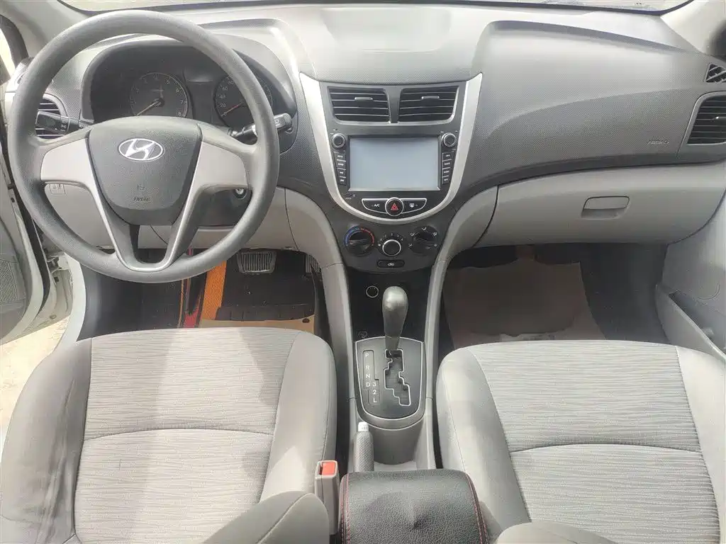 Hyundai Verna 2014 1.4L Automatic Smart GLS фото 10