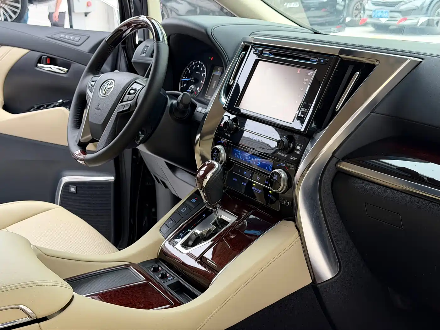 Toyota Alphard 2015 3.5L Luxury Edition фото 18
