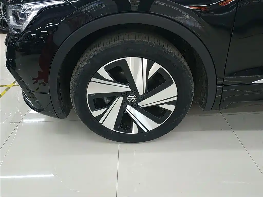 Volkswagen Tiguan L 2023 Facelift 330TSI Auto FWD R-Line Premium фото 25
