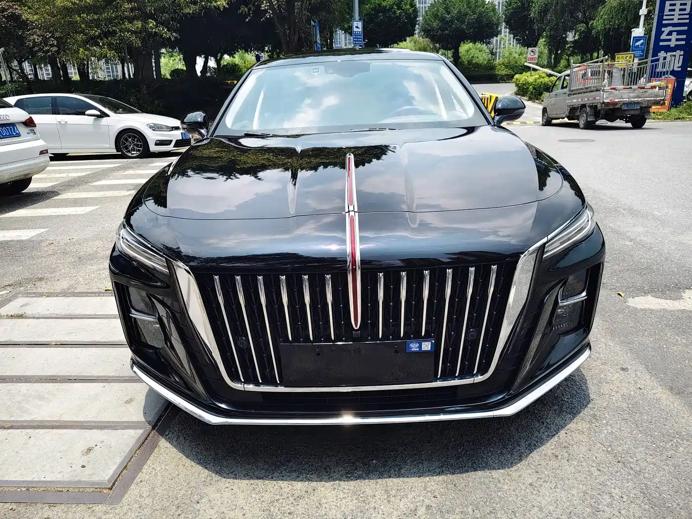 Hongqi H5 2023 1.5T DCT Smart Connect Joy Edition фото 2