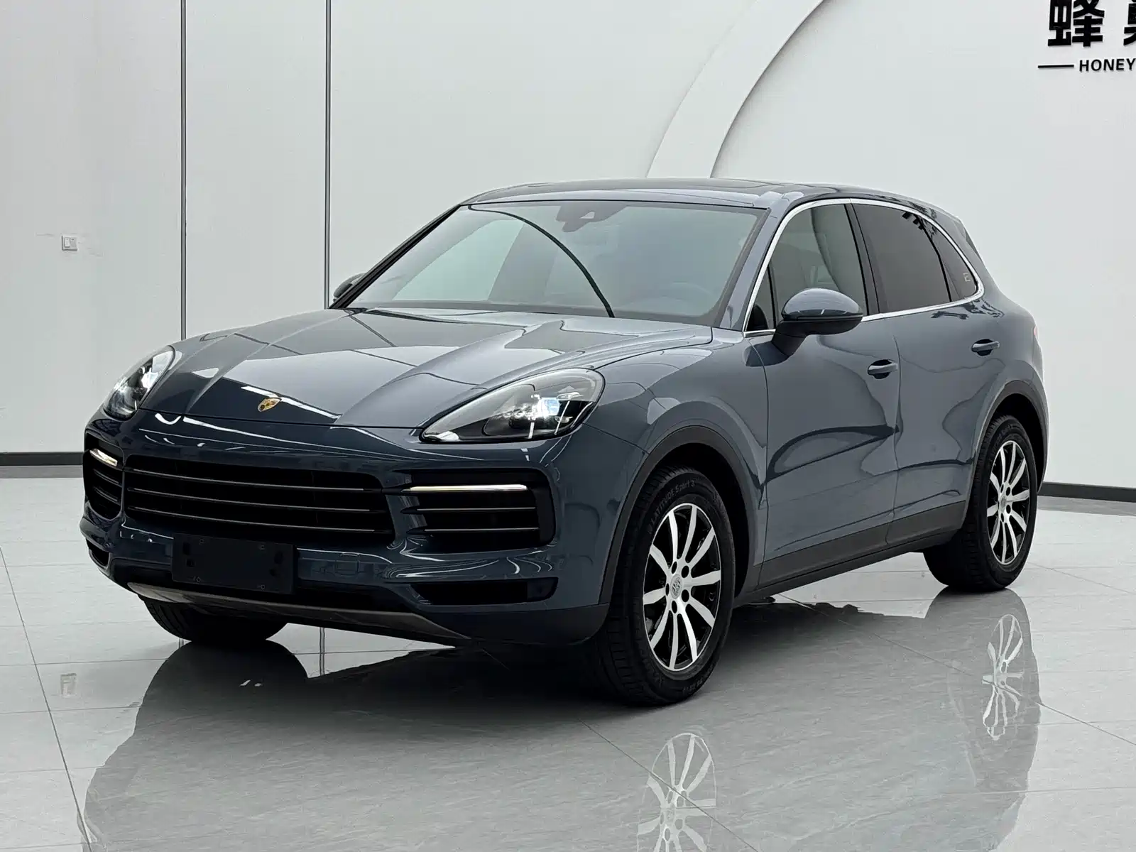 Фото 1 - Porsche Cayenne