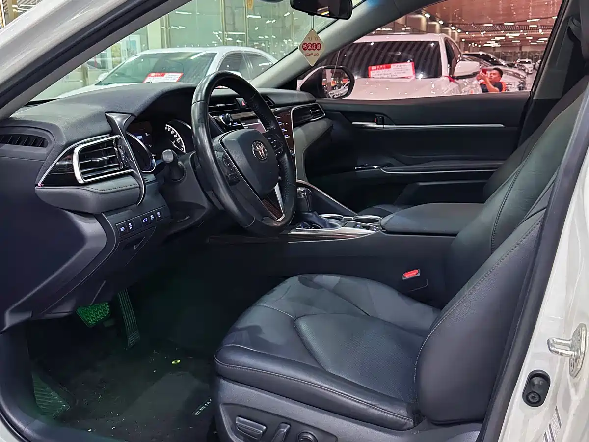 Toyota Camry 2018 2.0G Luxury Edition фото 5