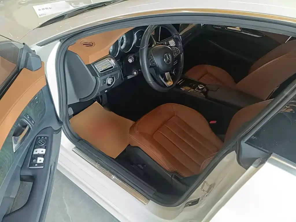 Фото 16 - Mercedes-Benz CLS