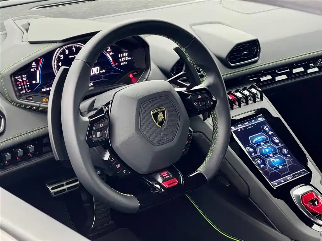 LAMBORGHINI HURACÁN