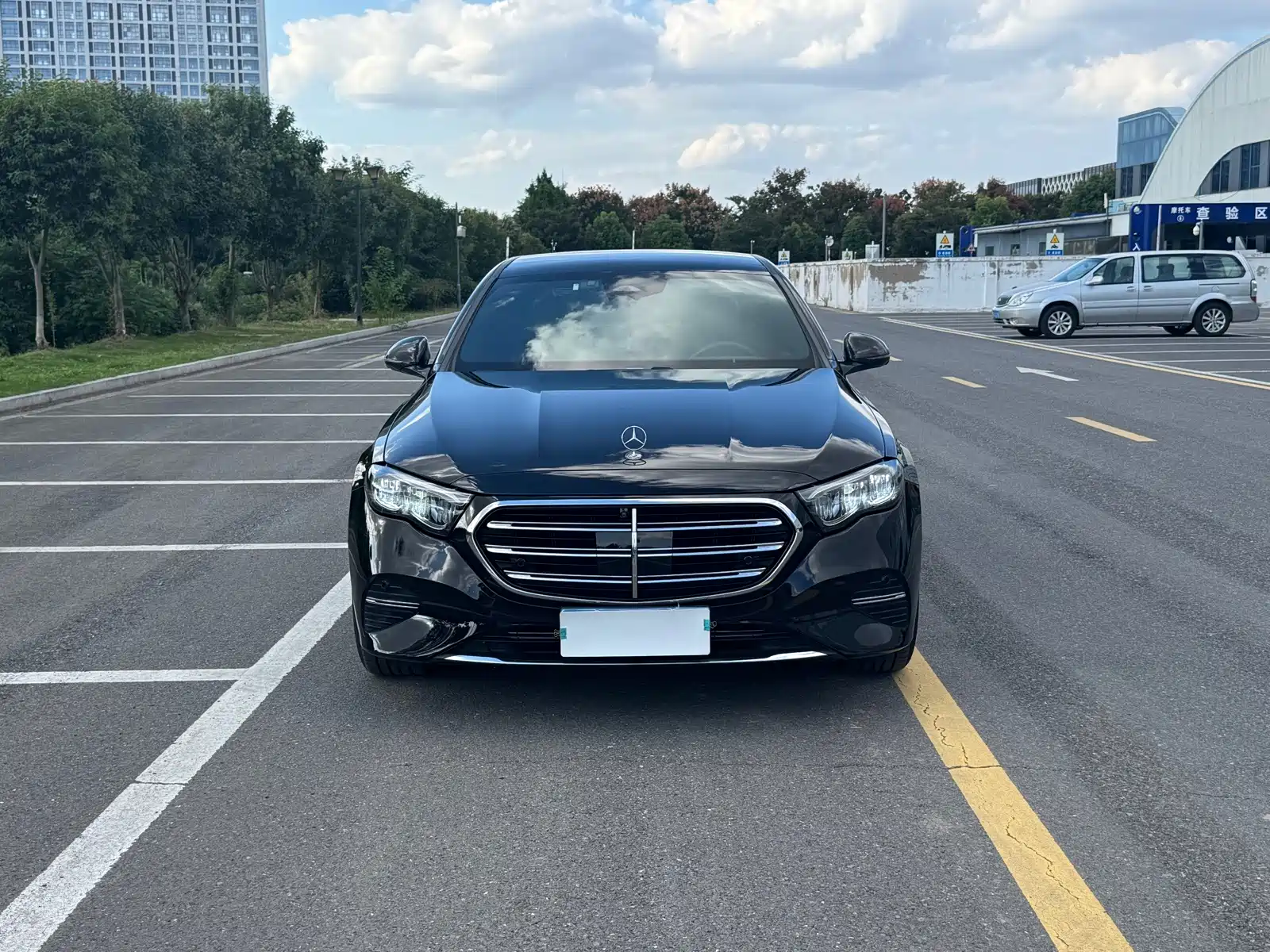 Photo 2 - Mercedes-Benz E-Class