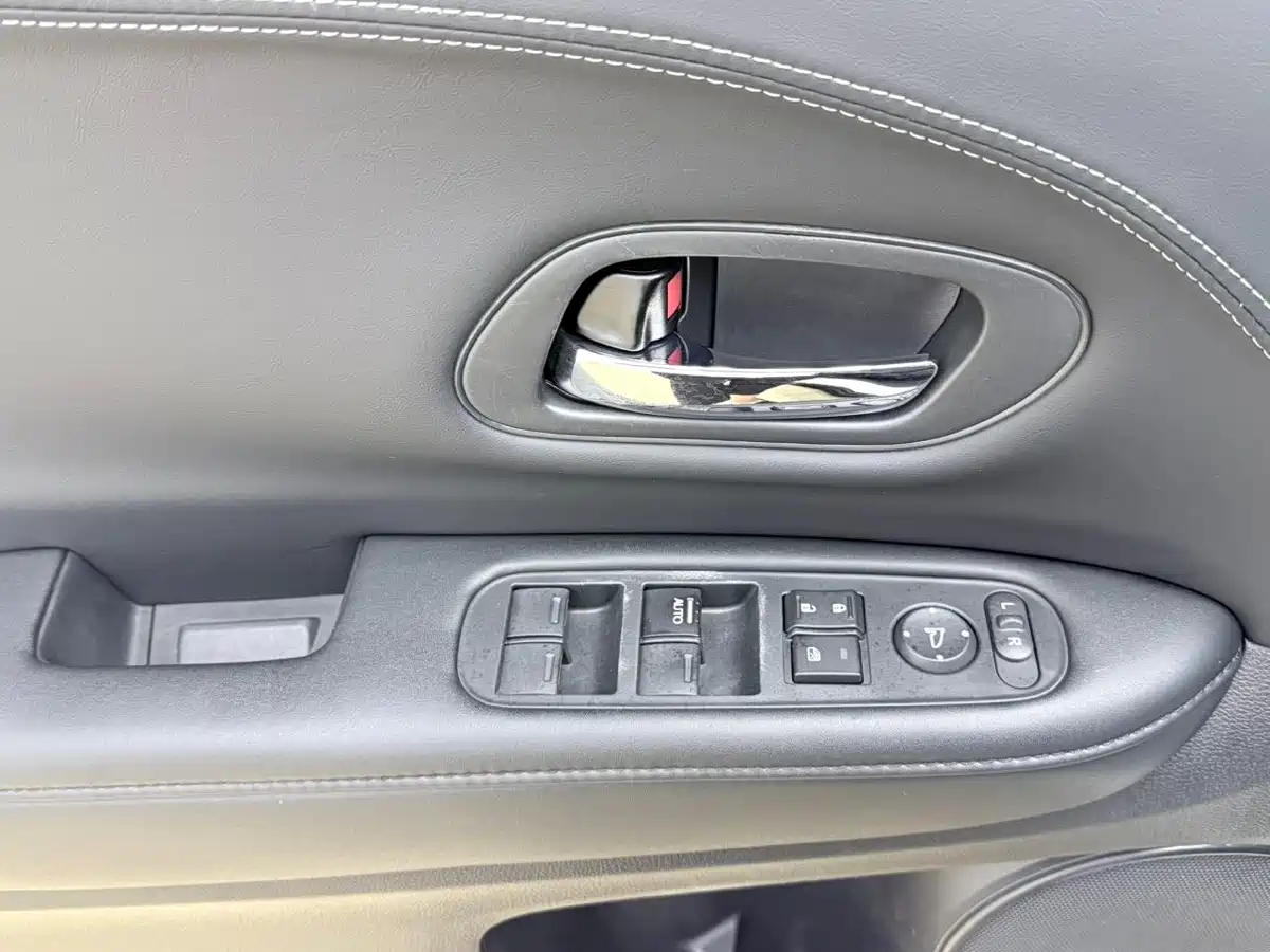 Photo 10 - Honda Vezel
