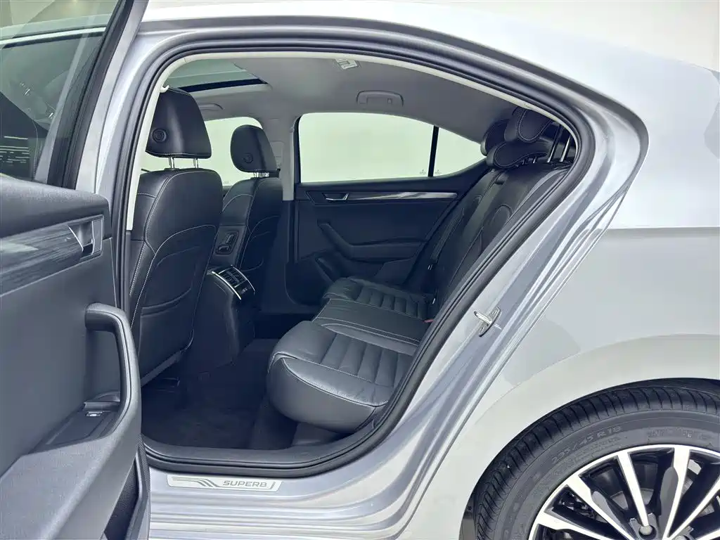 Škoda Superb 2016 TSI330 DSG Smart Edition фото 15