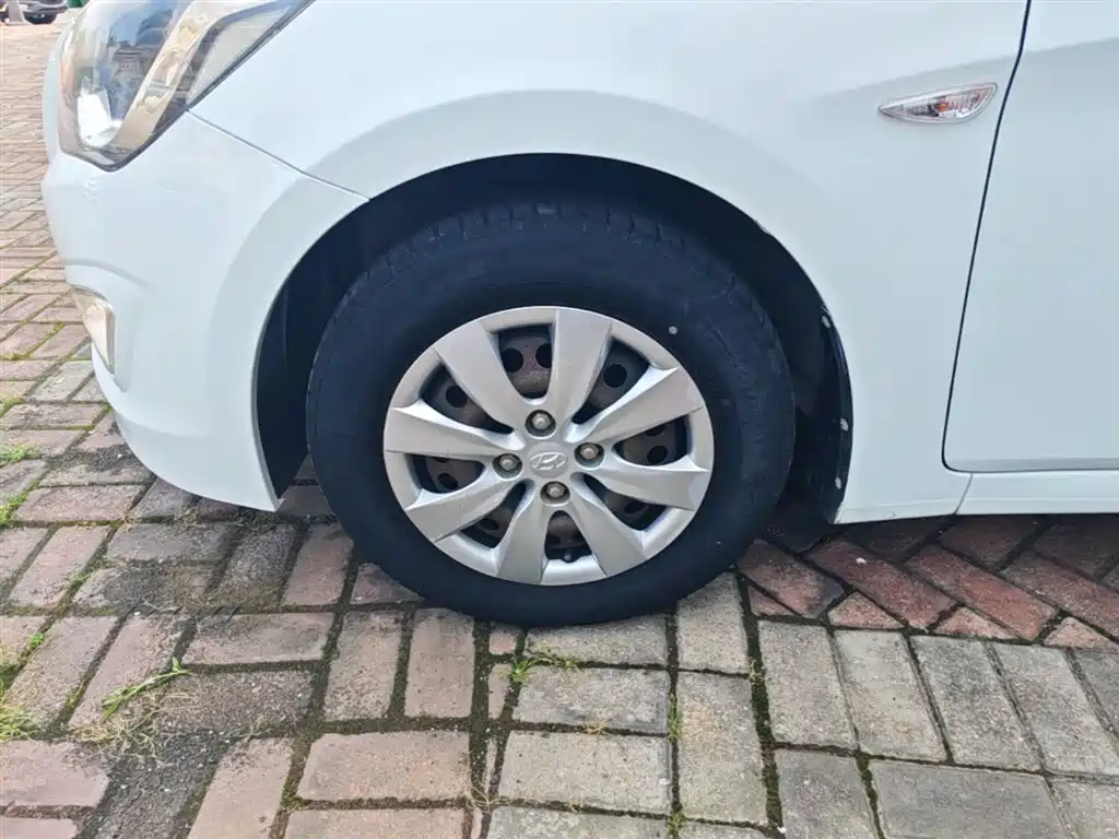 Hyundai Verna 2014 1.4L Manual Smart GLS фото 23