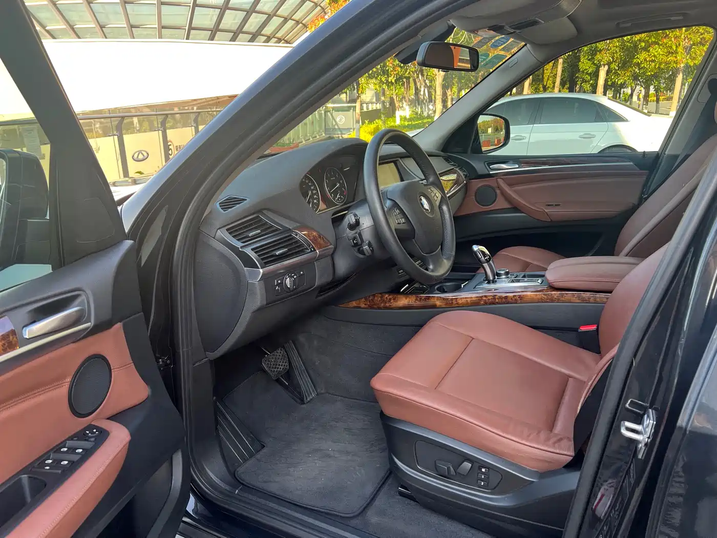 BMW X5 (Import) 2011 xDrive35i Leading Edition фото 4