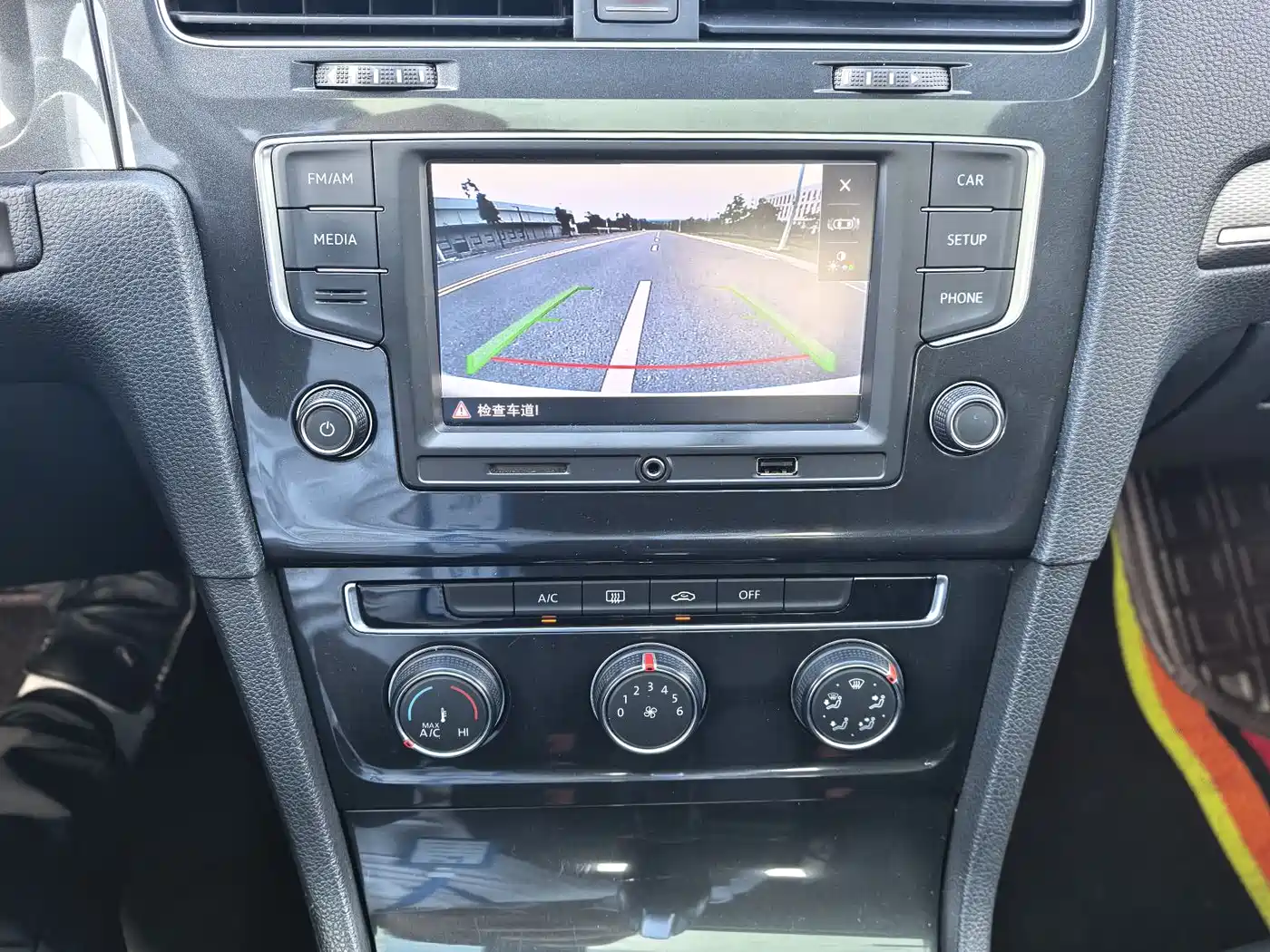 Volkswagen Golf 2017 230TSI Auto Comfort Millionth Anniversary Edition фото 7