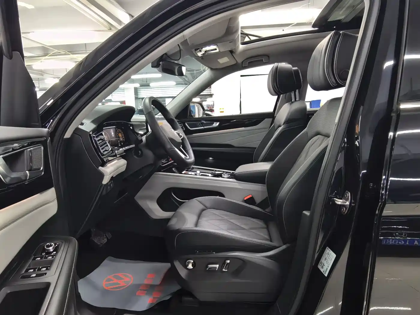 Volkswagen Teramont 2024 380TSI 4WD Prestige Luxury Edition фото 4
