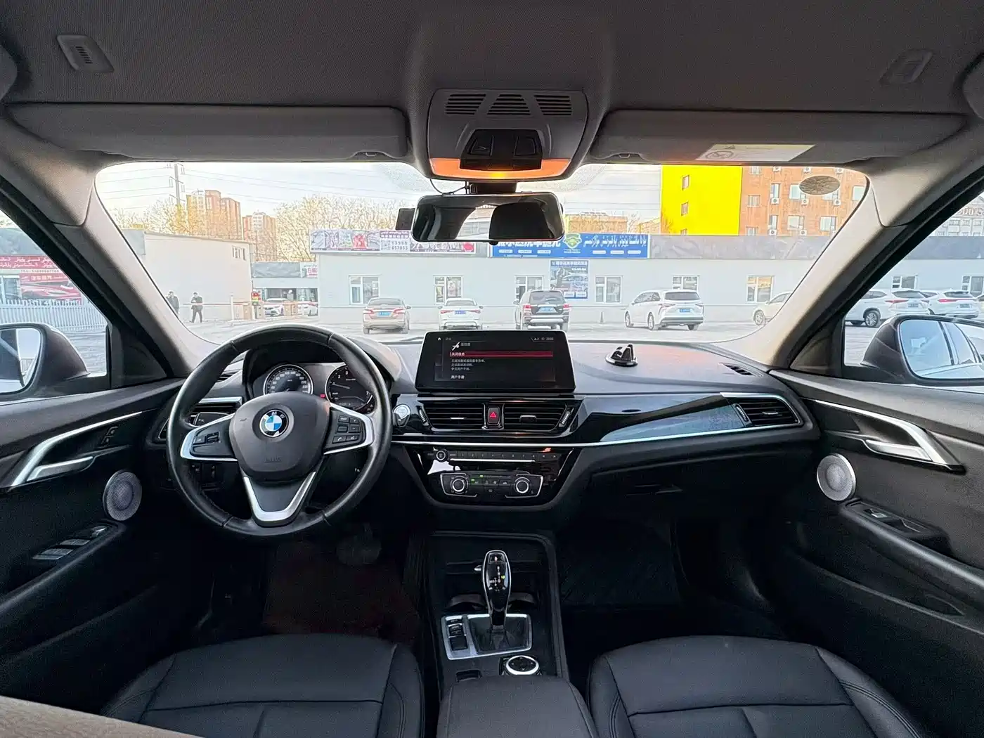 BMW 1 Series 2023 120i M Sport Shadow Edition фото 6