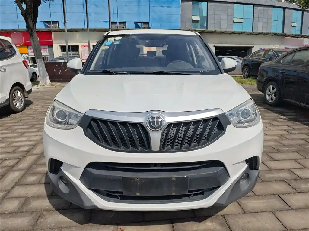 Фото 3 - Zhonghua V3
