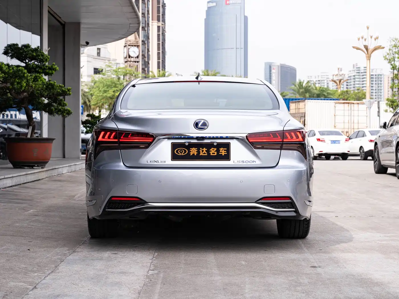 Lexus LS 2021 500h Executive Edition фото 5