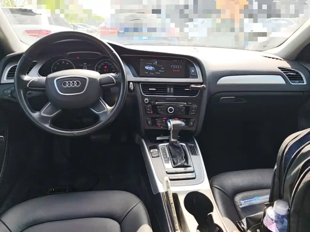 Photo 10 - Audi A4L