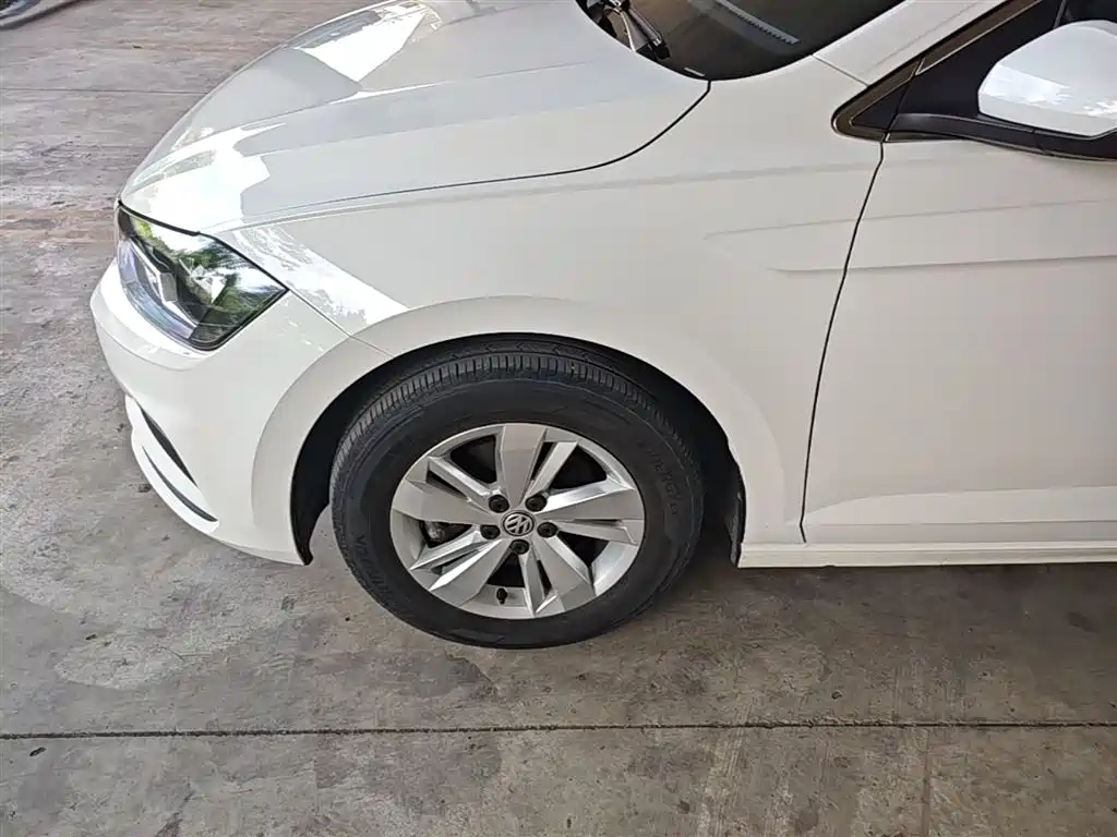 Volkswagen Polo 2019 Plus 1.5L Automatic Panorama Enjoyment Edition фото 23