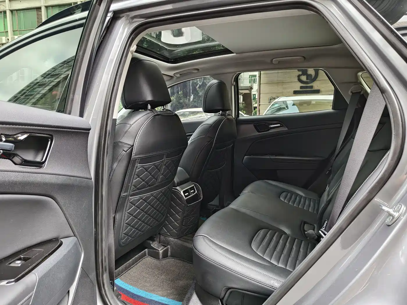 KIA LION PLATINUM EXPANDS THE WORLD