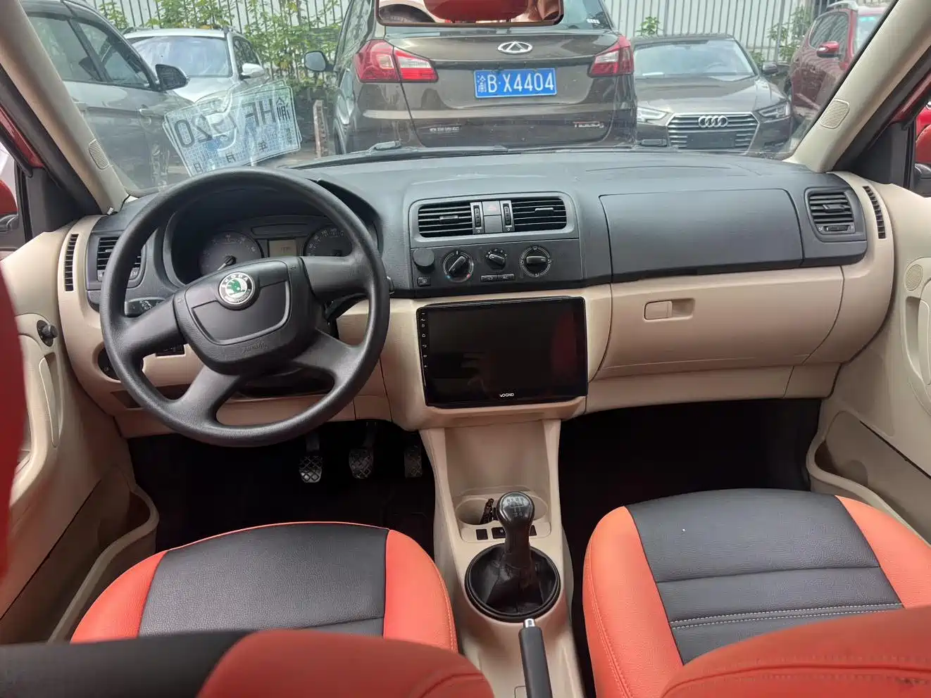 Škoda Fabia 2012 1.4L Manual Crystal Edition фото 7