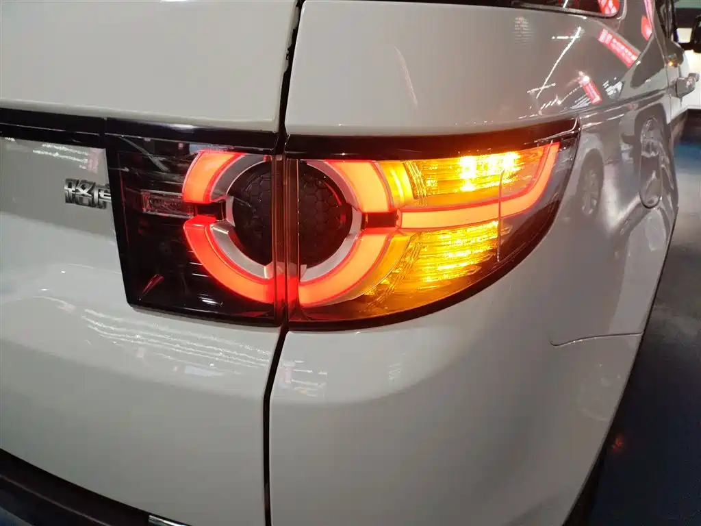 Land Rover Discovery Sport 2018 240PS HSE Edition фото 24