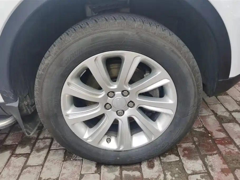 Land Rover Discovery Sport 2017 2.0T SE фото 6