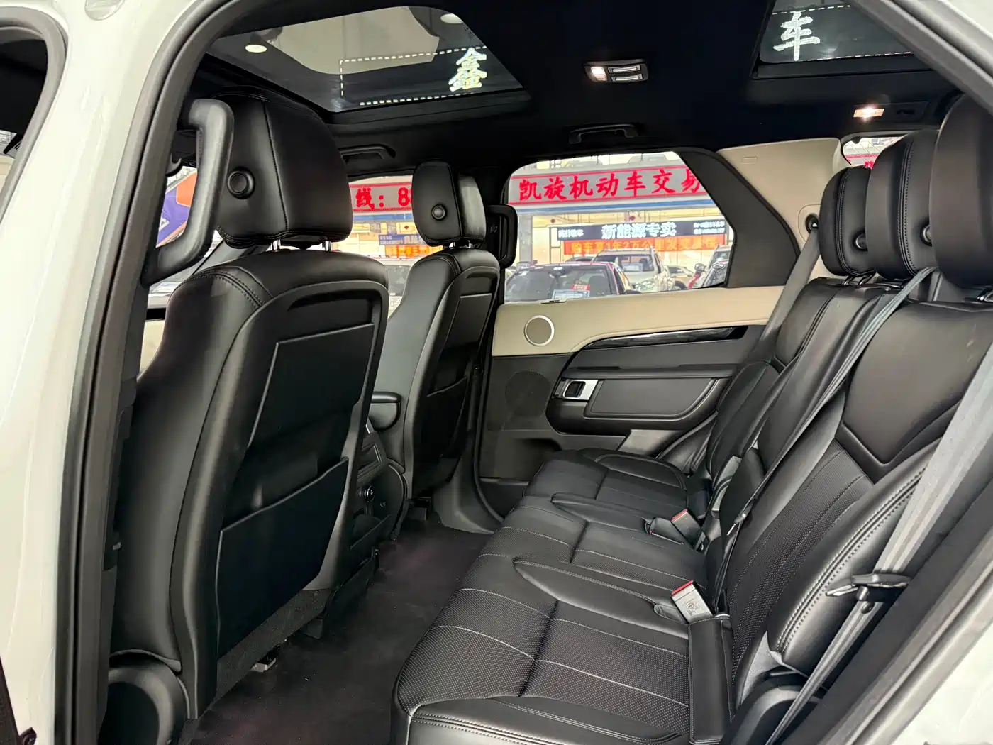 Land Rover Discovery 2018 3.0 SC V6 SE фото 13