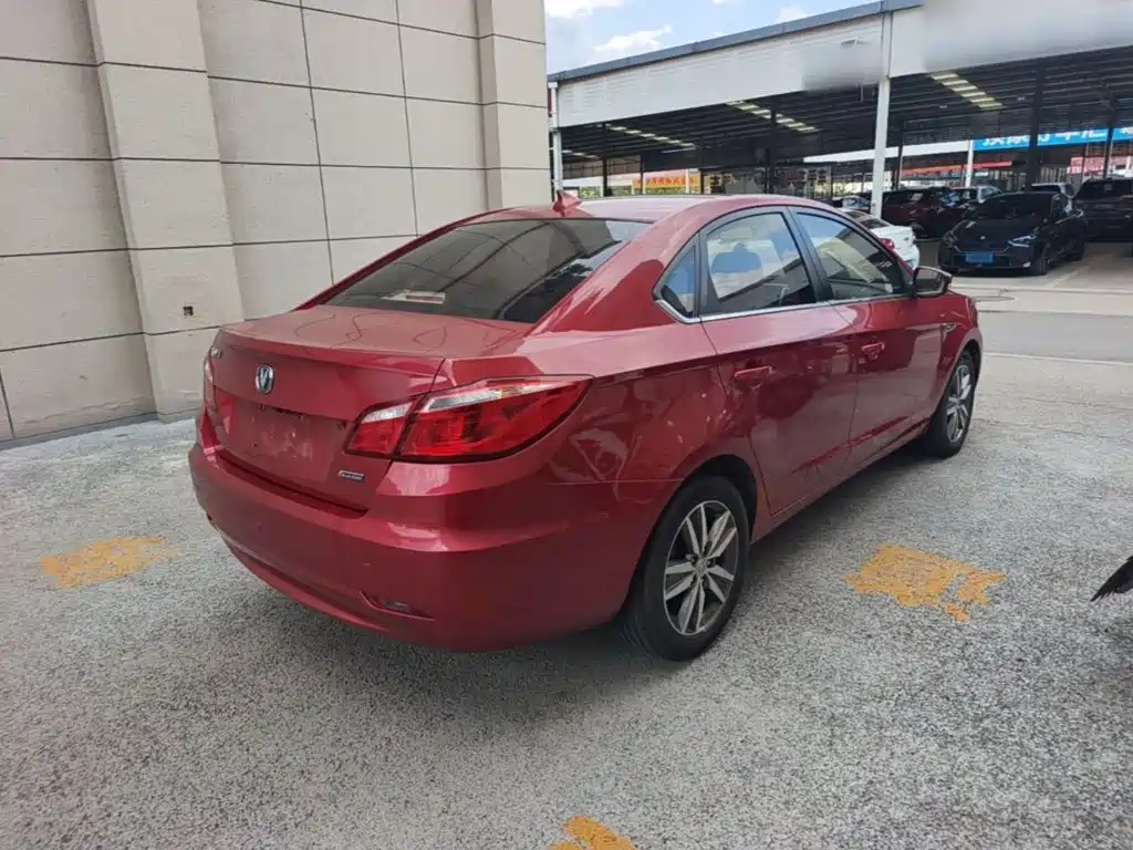 Фото 7 - Changan Eado