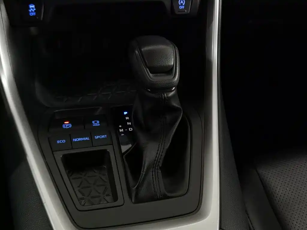 Toyota RAV4 Rongfang 2022 2.0L CVT 2WD Urban Edition фото 13