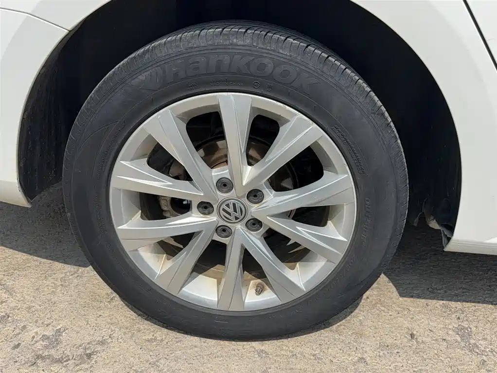 Volkswagen Lavida 2017 1.6L Automatic Comfort Edition фото 25