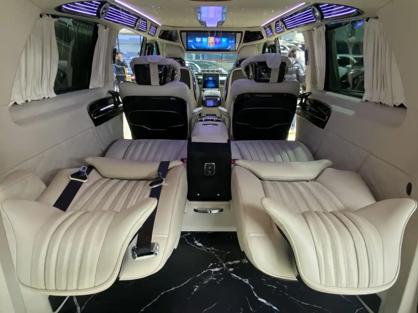Mercedes-Benz Vito 2023 2.0T Business 7-Seater фото 12