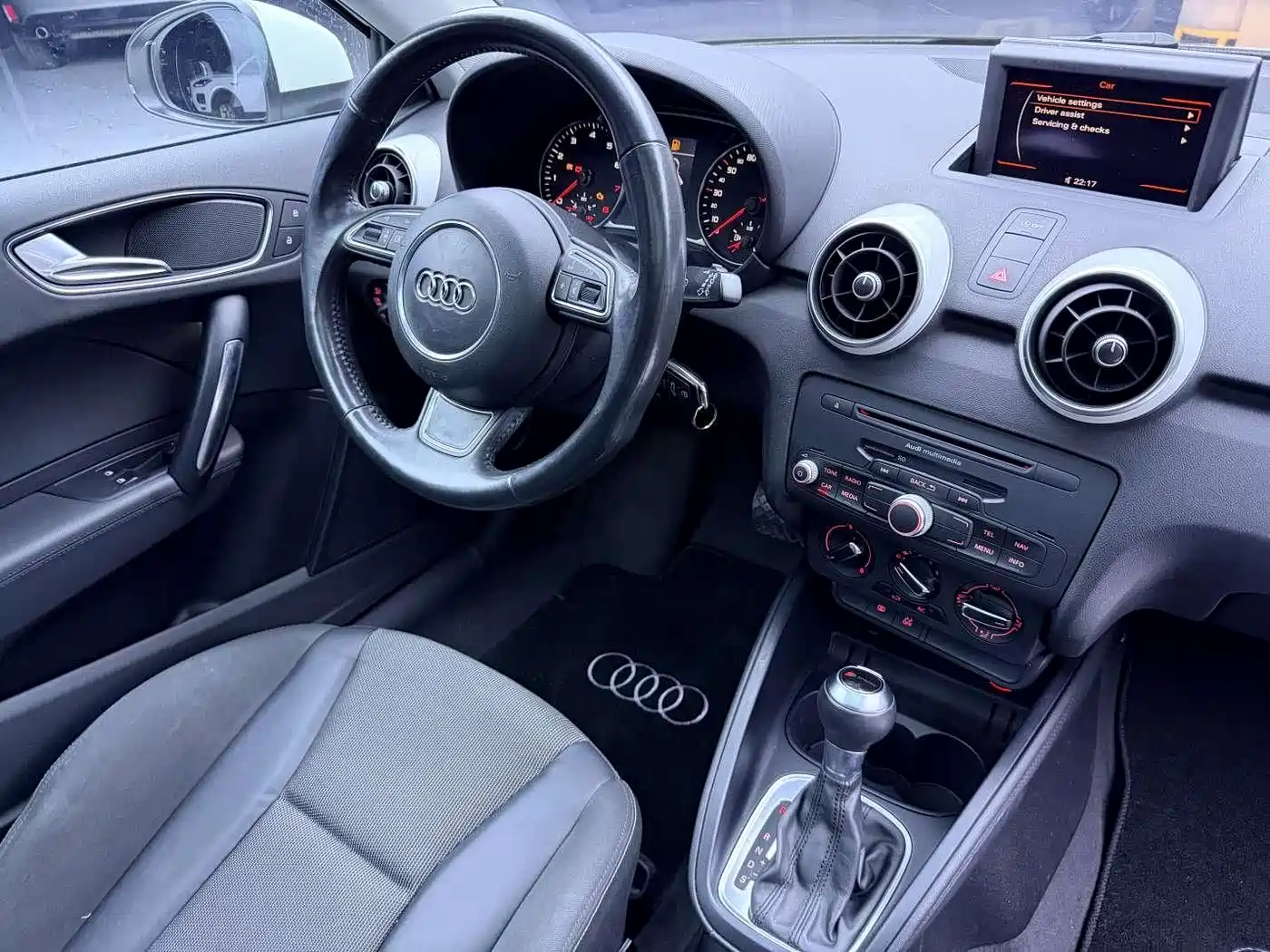 Audi A1 2012 1.4 TFSI Ego фото 15