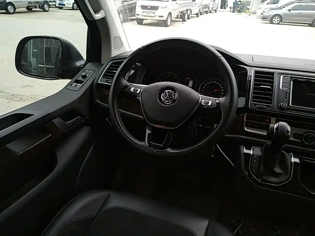Volkswagen Multivan 2018 2.0TSI 2WD Luxury Edition 7-Seater фото 11