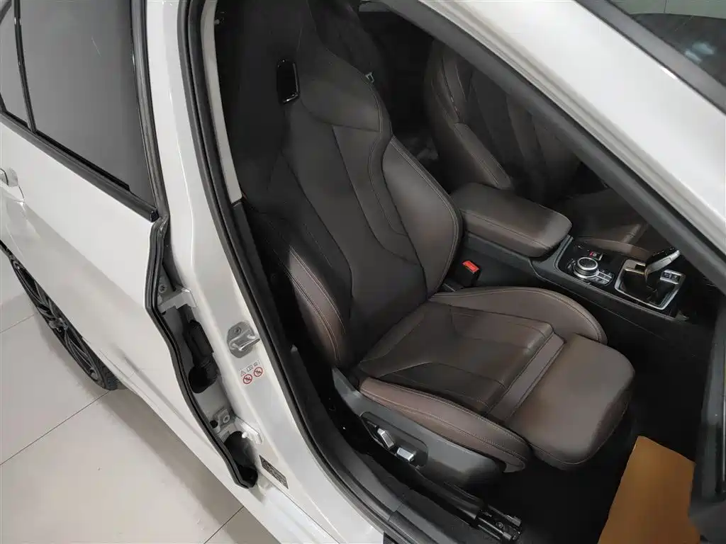 BMW 1 Series 2021 125i M Sport Black Night Edition фото 25