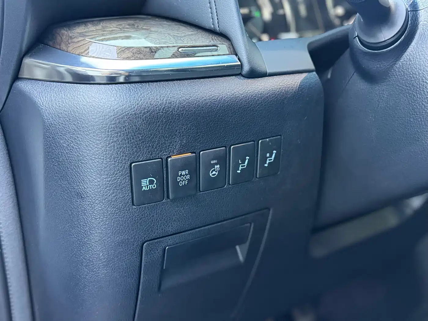 Toyota Alphard 2020 Hybrid 2.5L Premium Edition фото 6